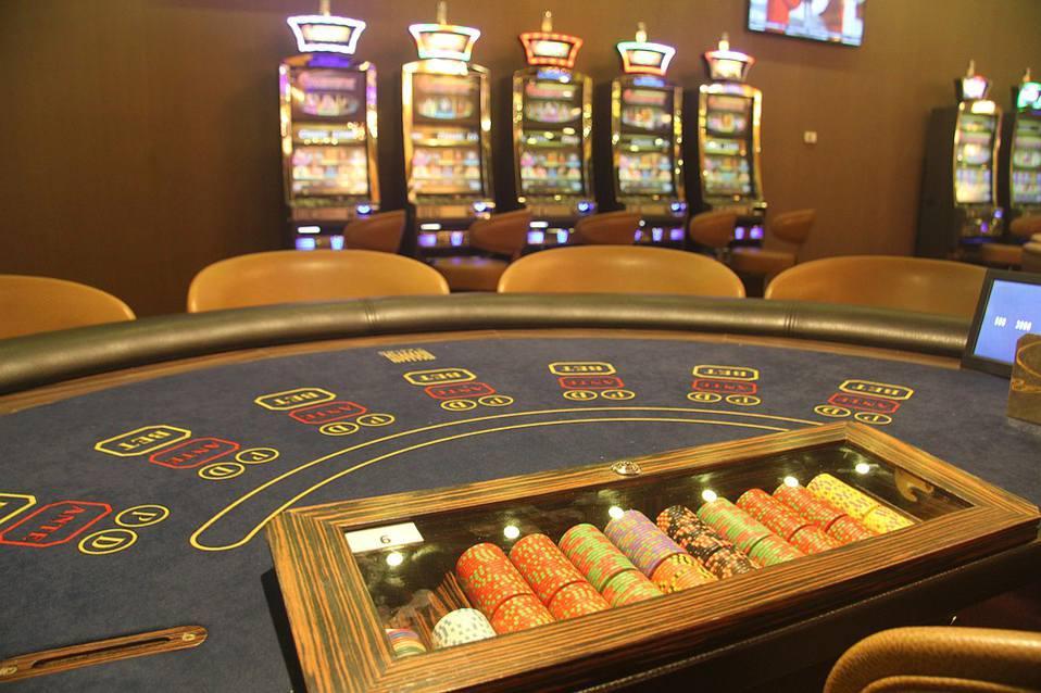 The Evolution of Table Casino Games: From Classic to Modern